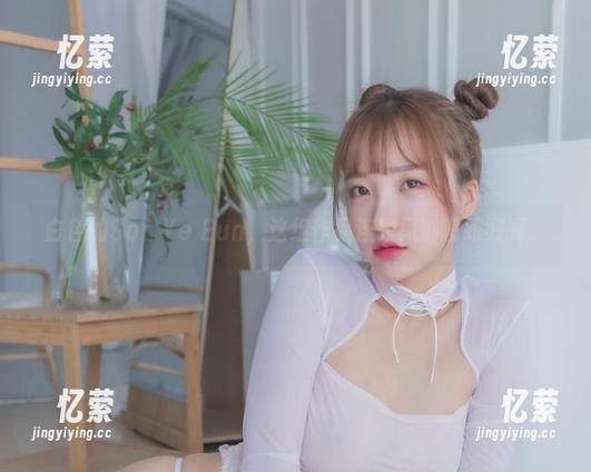 白色的Son Ye Eun，这组作品连跟风都没跟好啊。